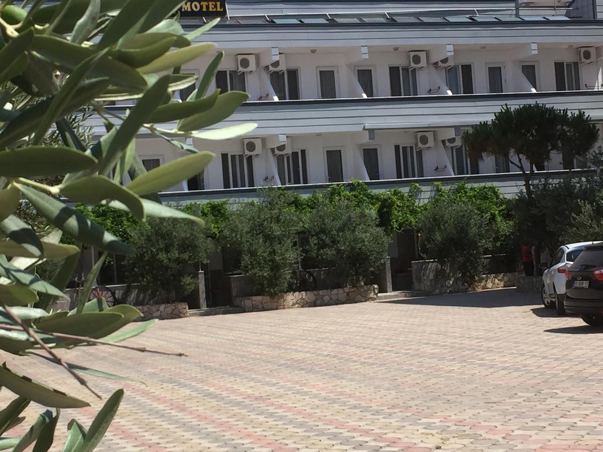 Karakas Motel Ayvalik Exterior photo