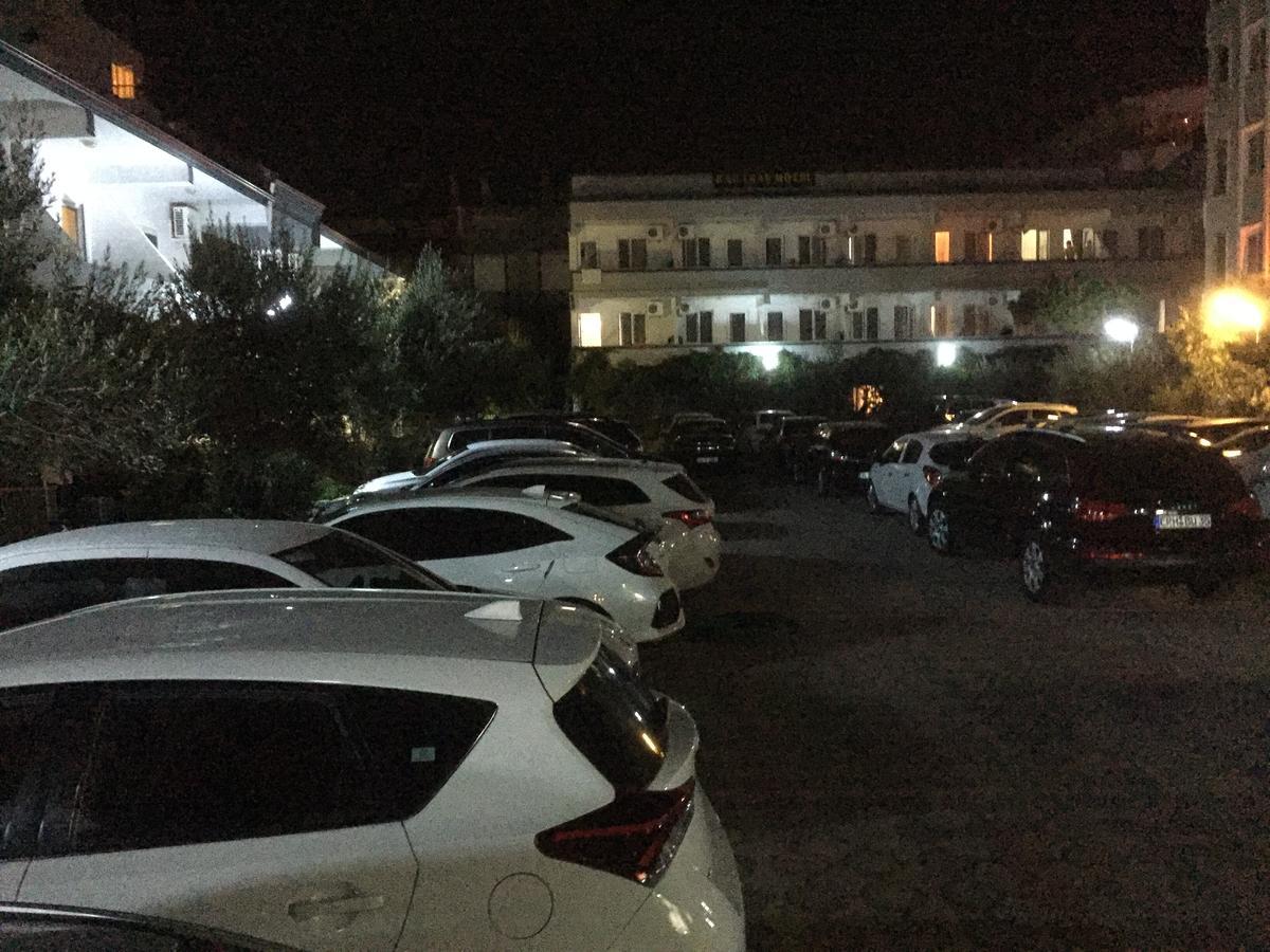Karakas Motel Ayvalik Exterior photo
